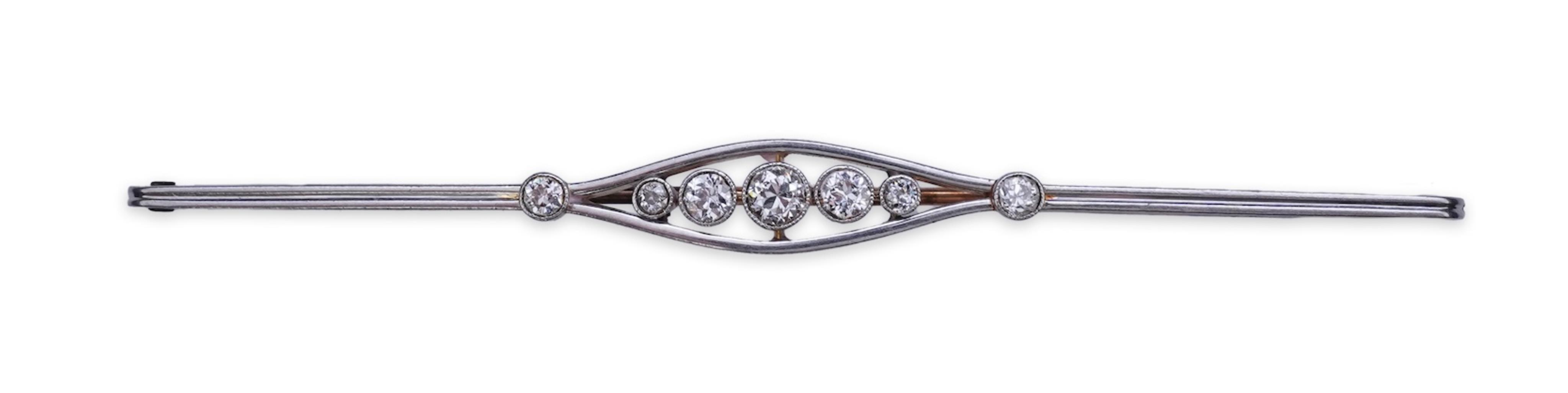 A diamond bar brooch, early 20th century